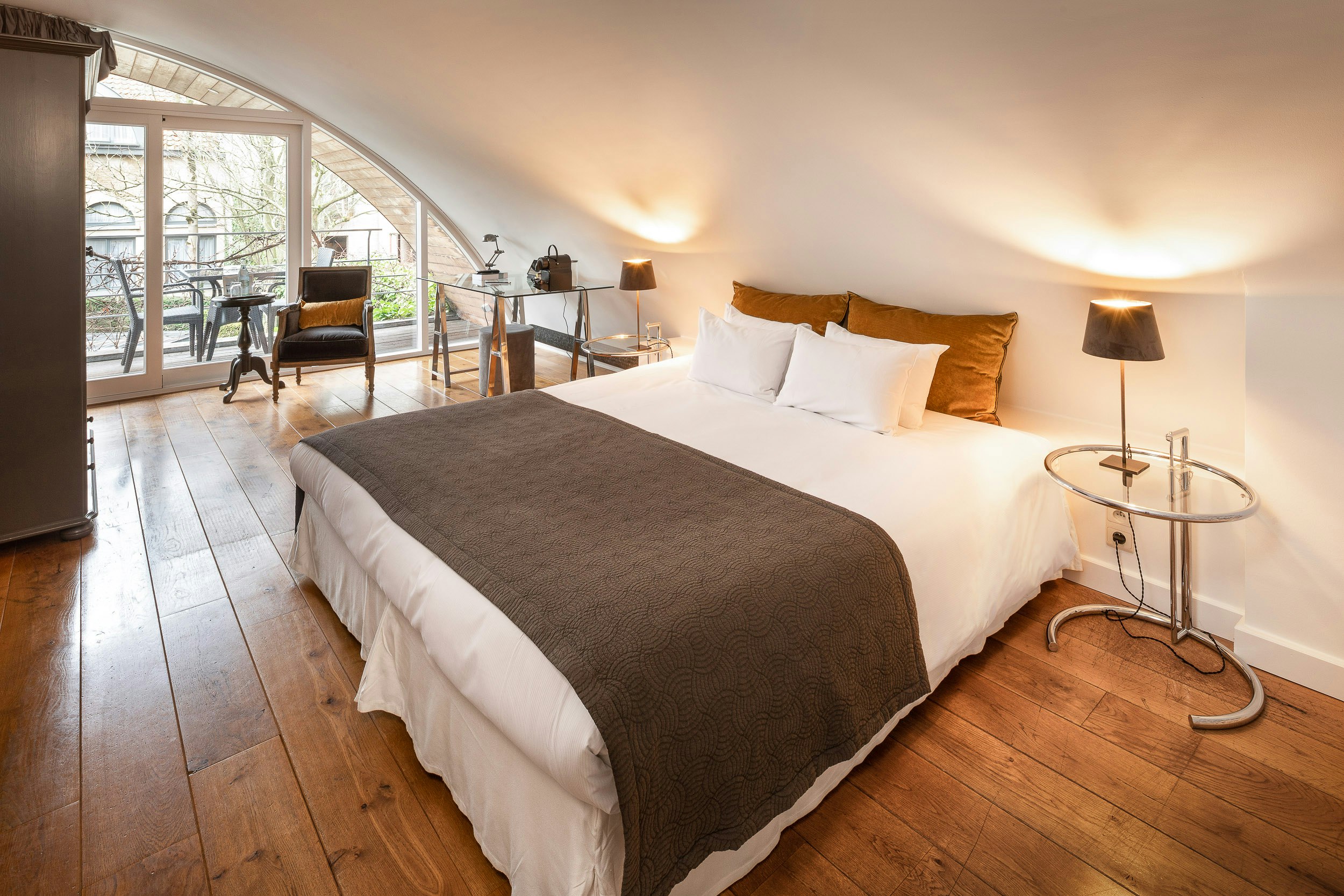 Executive Room with Balcony - Bedroom