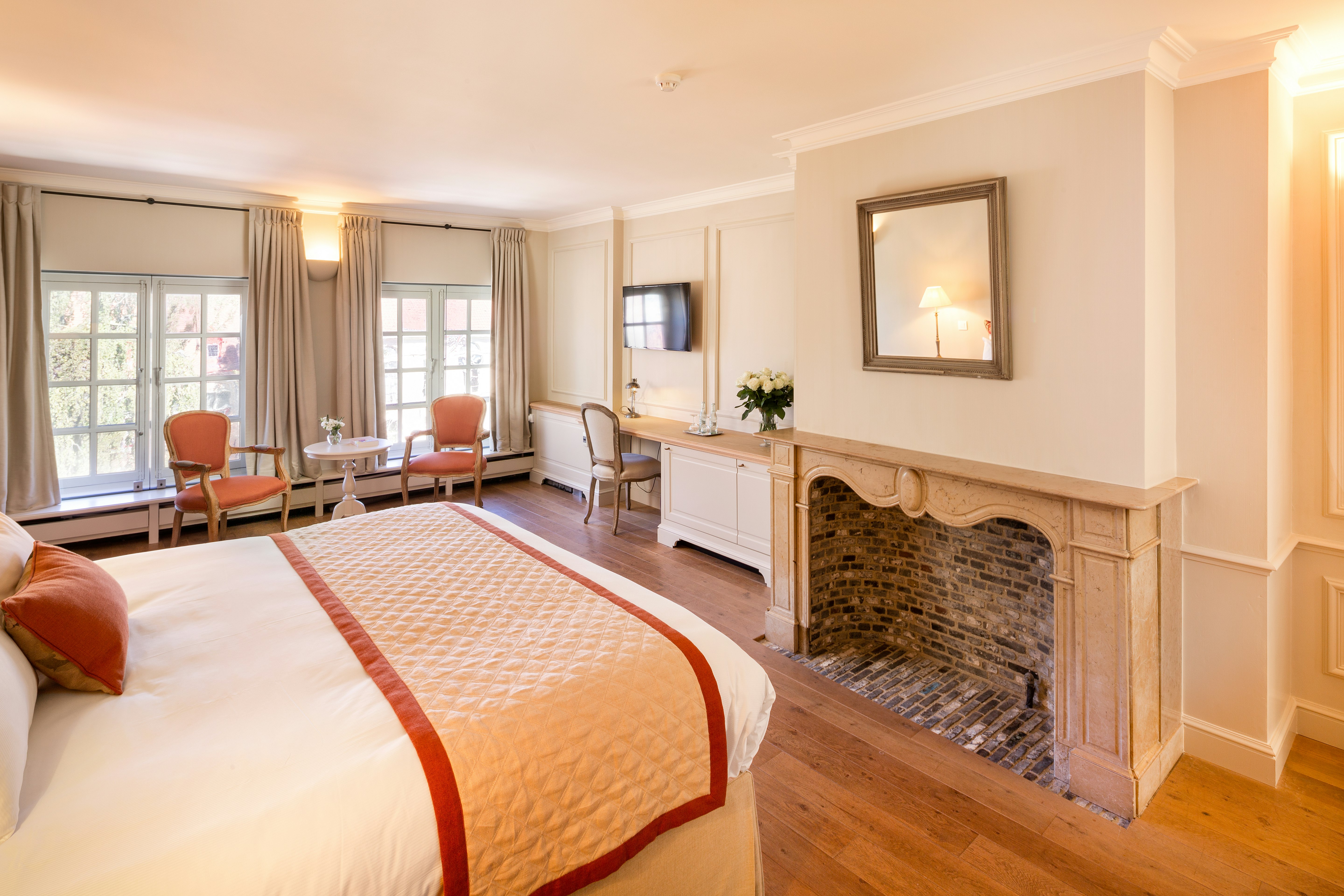 Royal Executive Room with Canal View - Bedroom