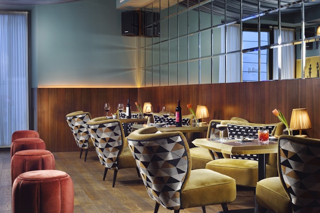 Lounge Bar