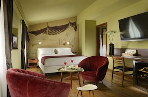 HDRBalcony Suite
