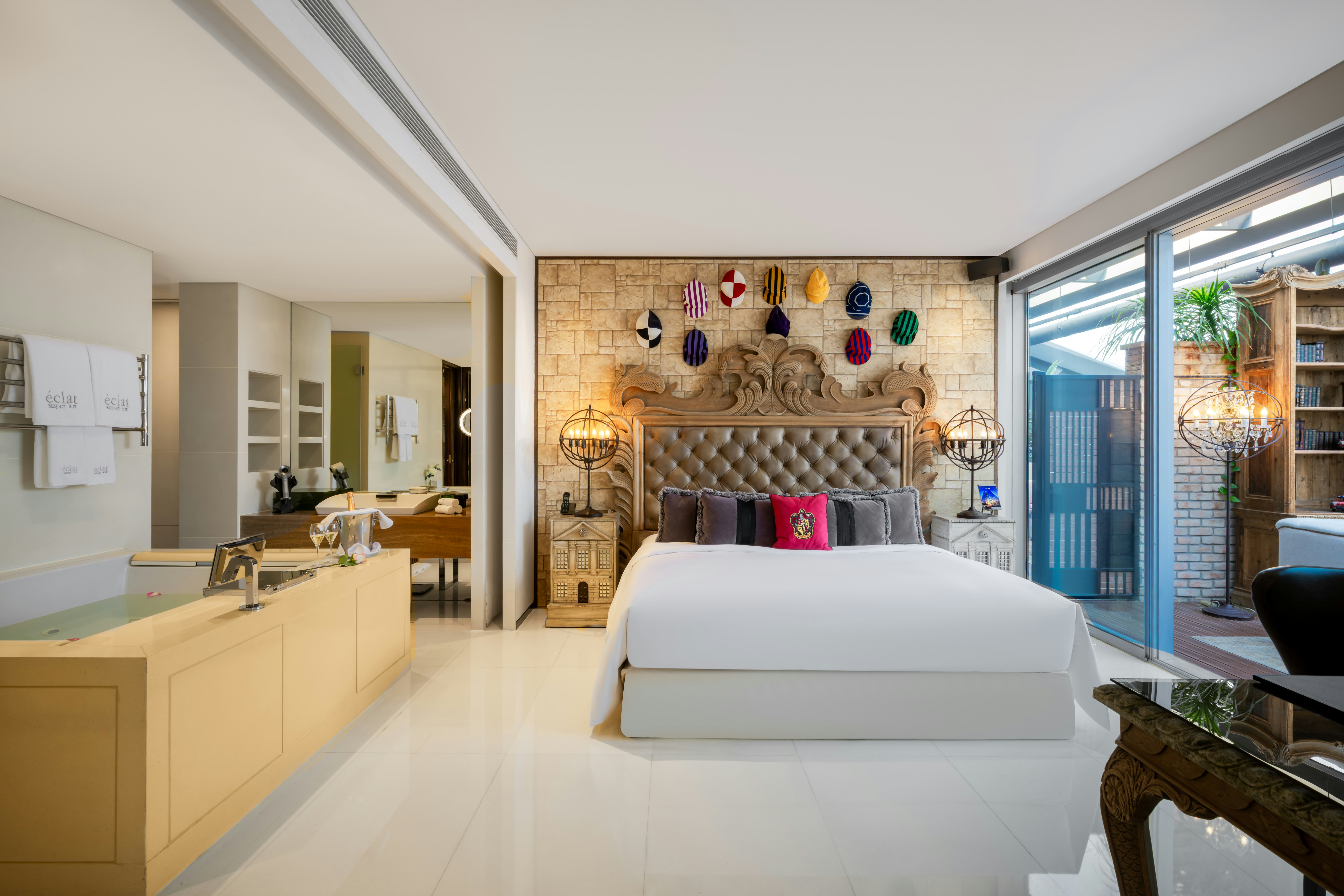 Deluxe Lagoon Suite - Bedroom