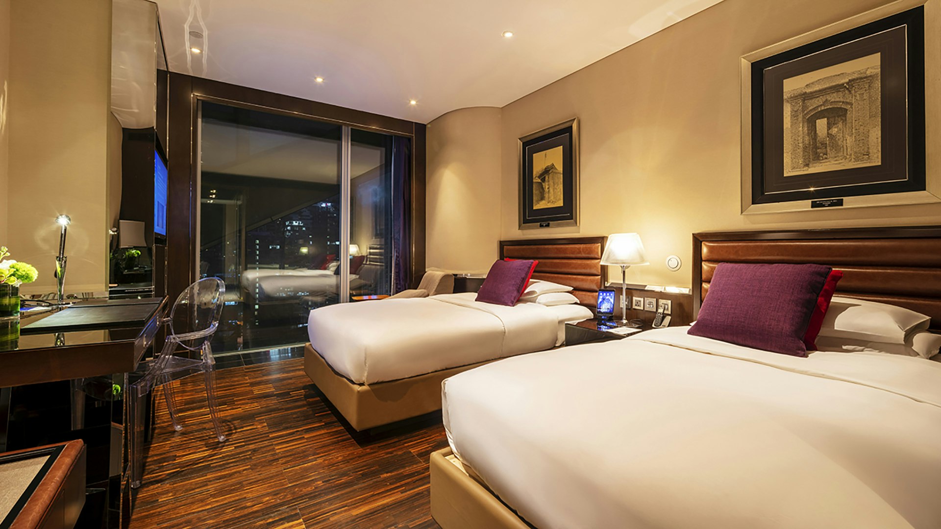 Deluxe Room Twin Beds - Bedroom