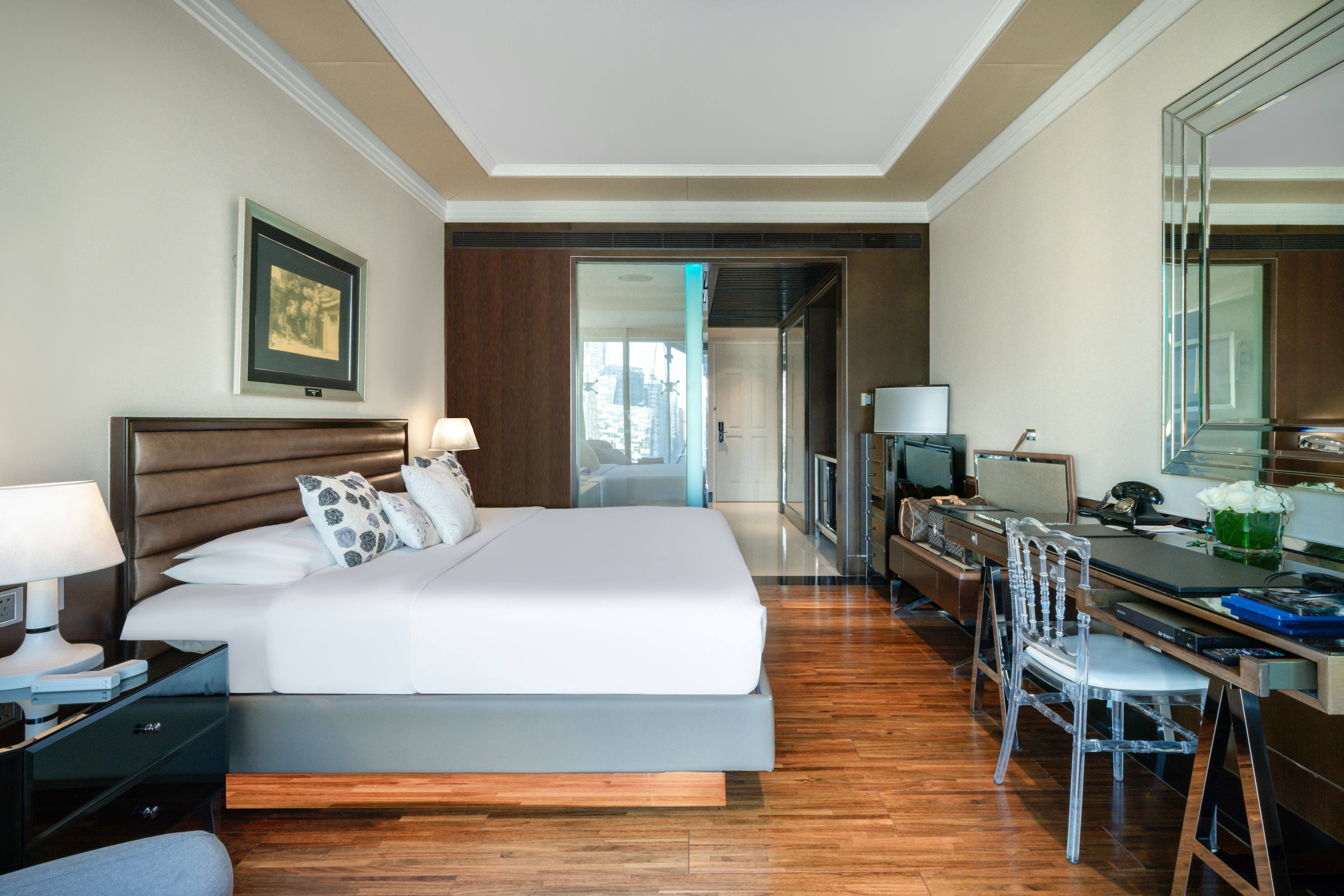 Deluxe Room King Bed - Bedroom