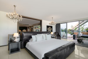 Grand Deluxe Lagoon Suite - Bedroom