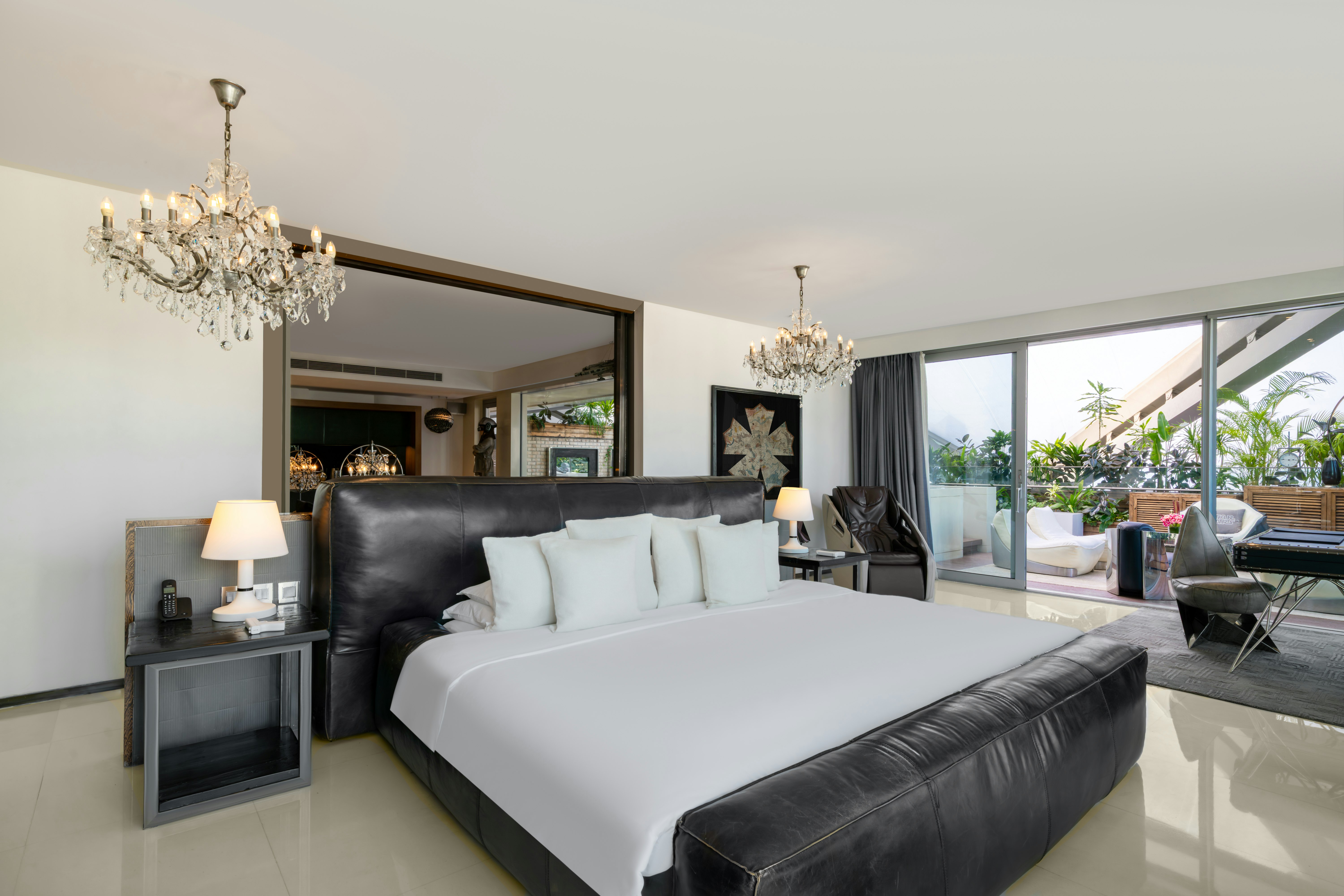 Grand Deluxe Lagoon Suite - Bedroom