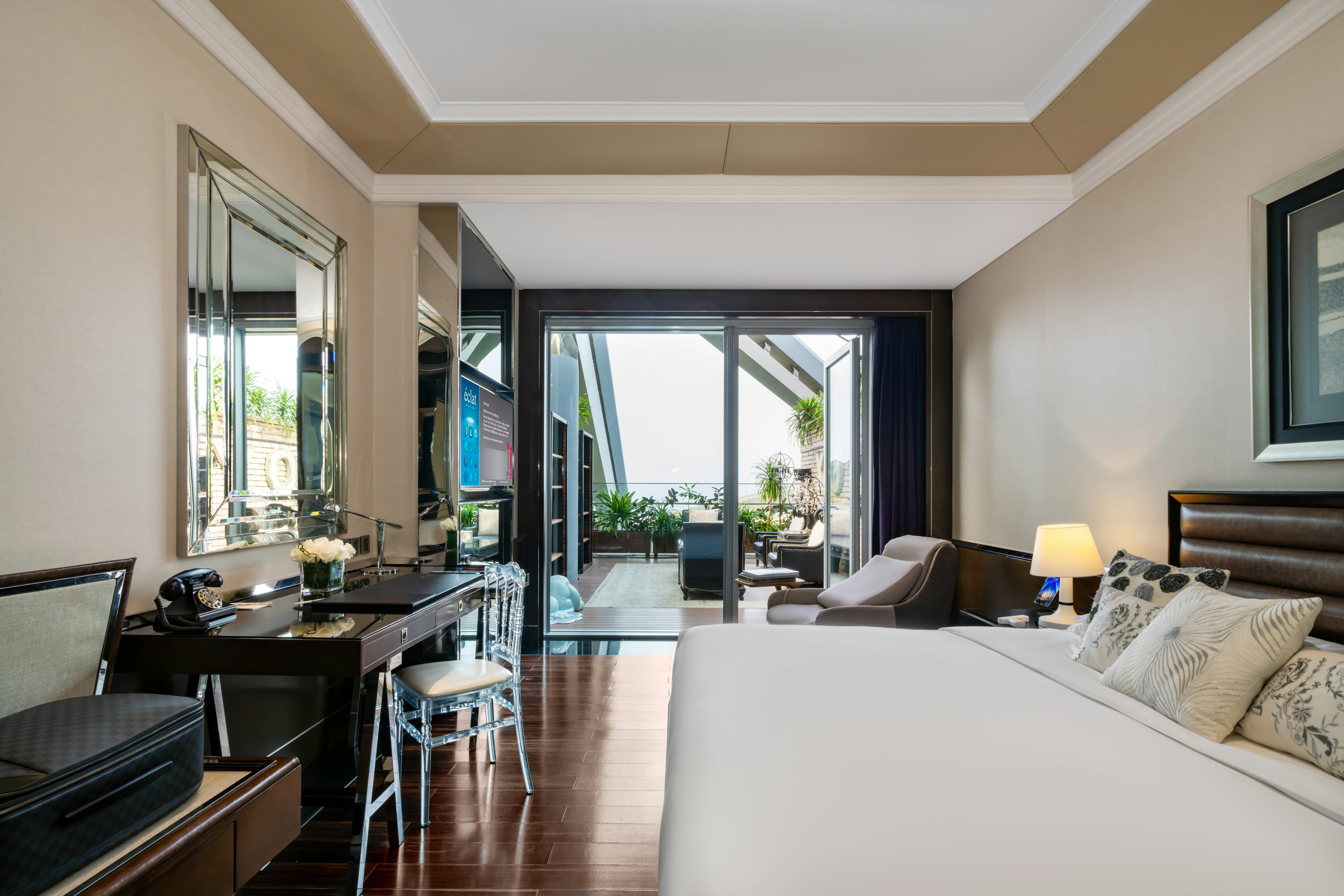 Deluxe King Bed Room with Terrace - Bedroom