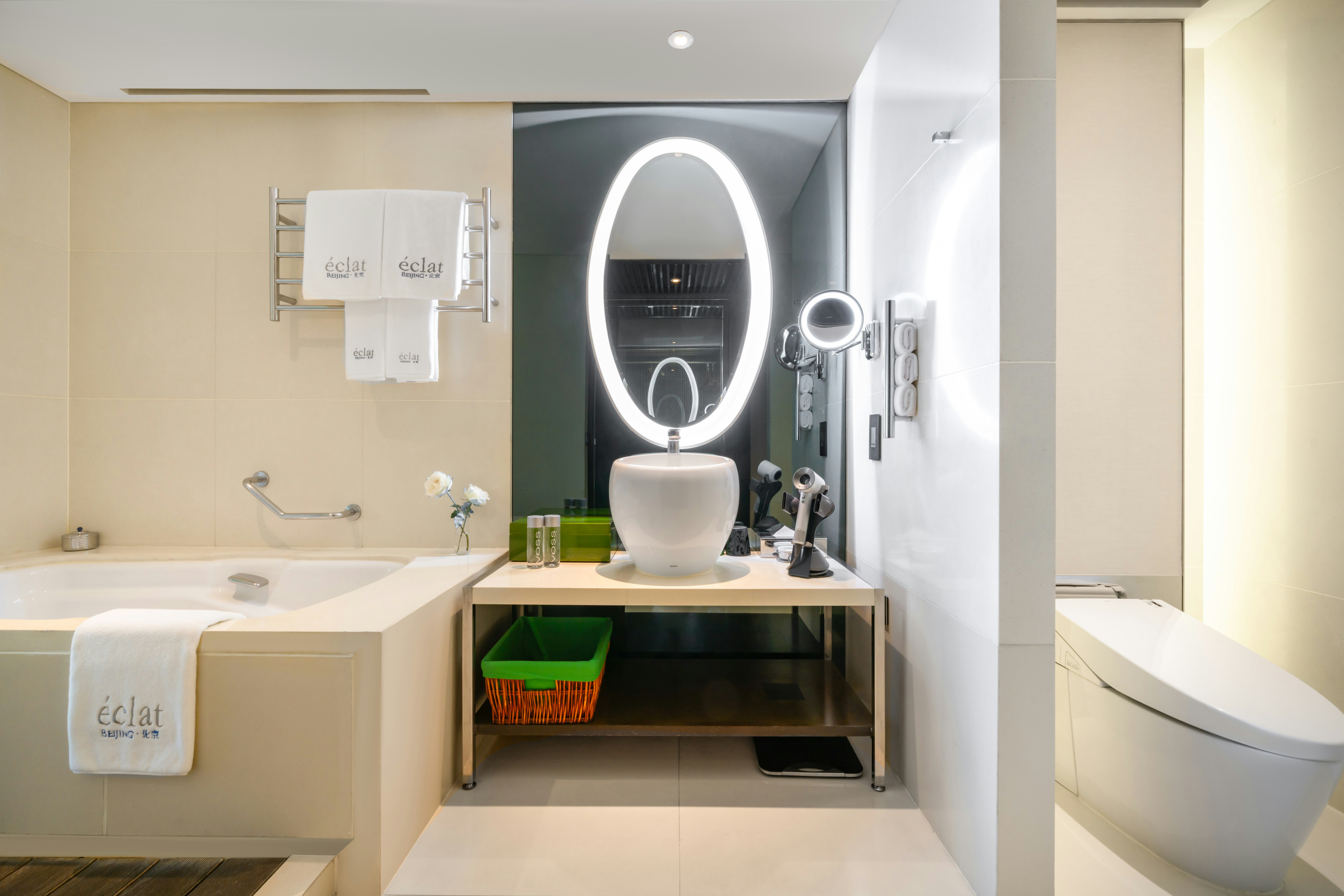 Deluxe Room King Bed - Bathroom