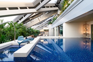 Champs-Élysées - Pool