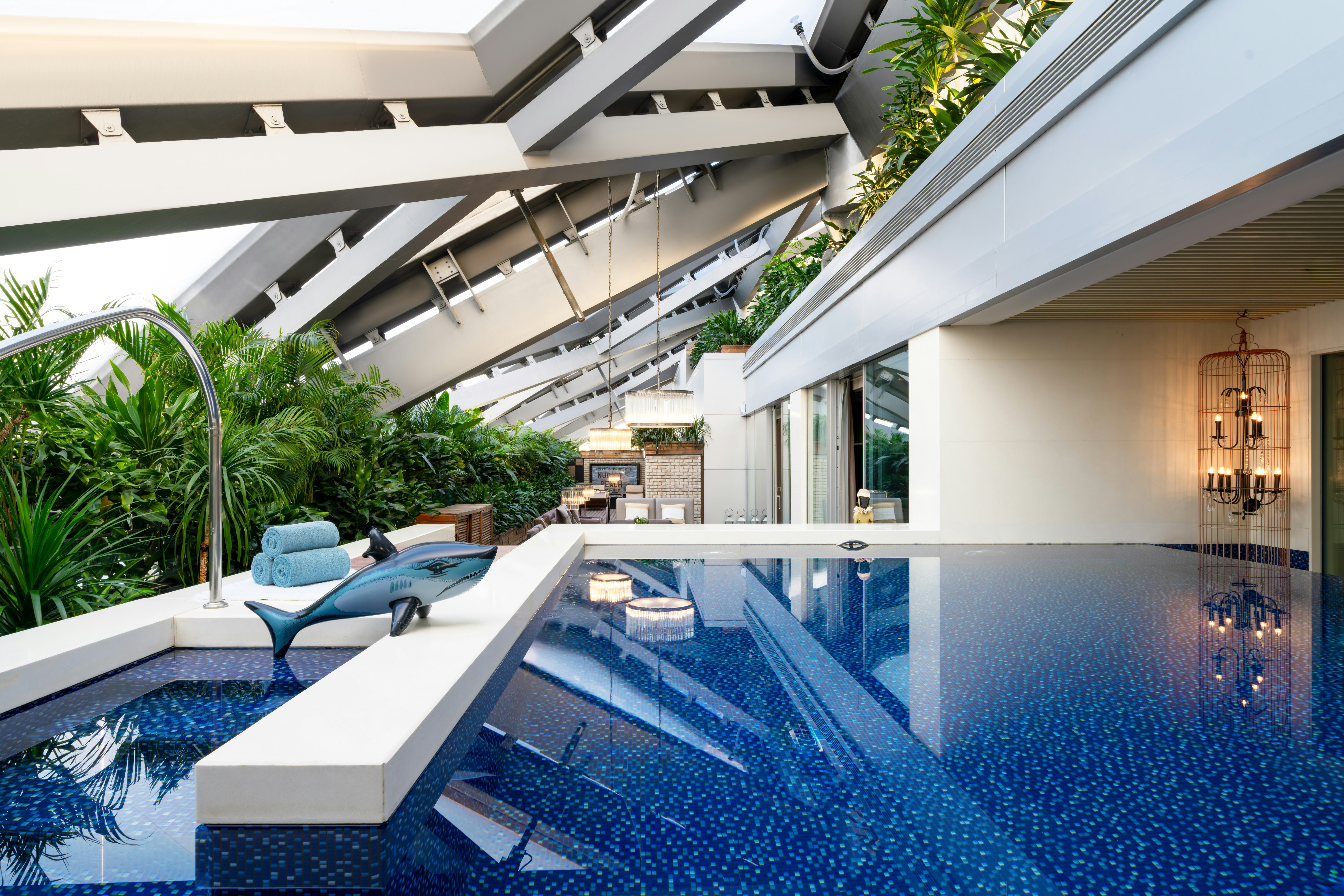 Champs-Élysées - Pool