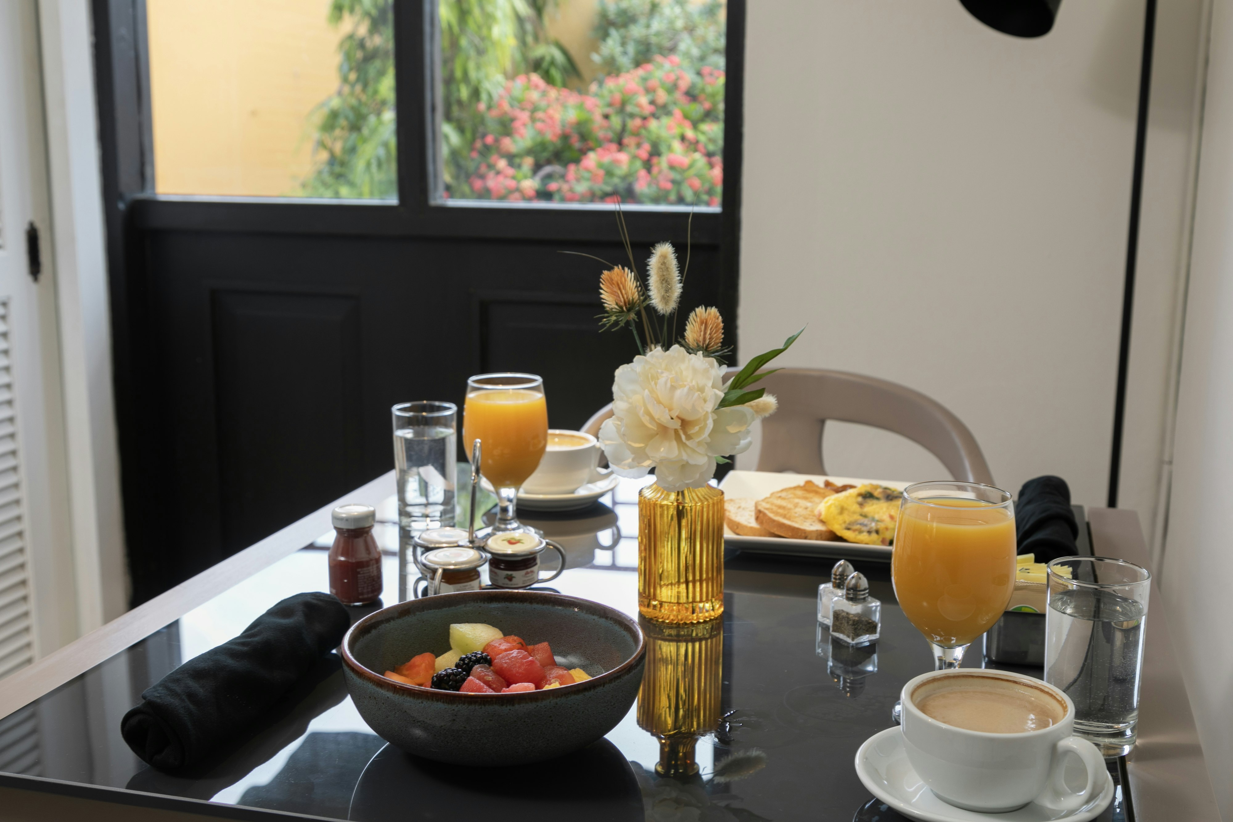 Junior Suite - Dining Area
