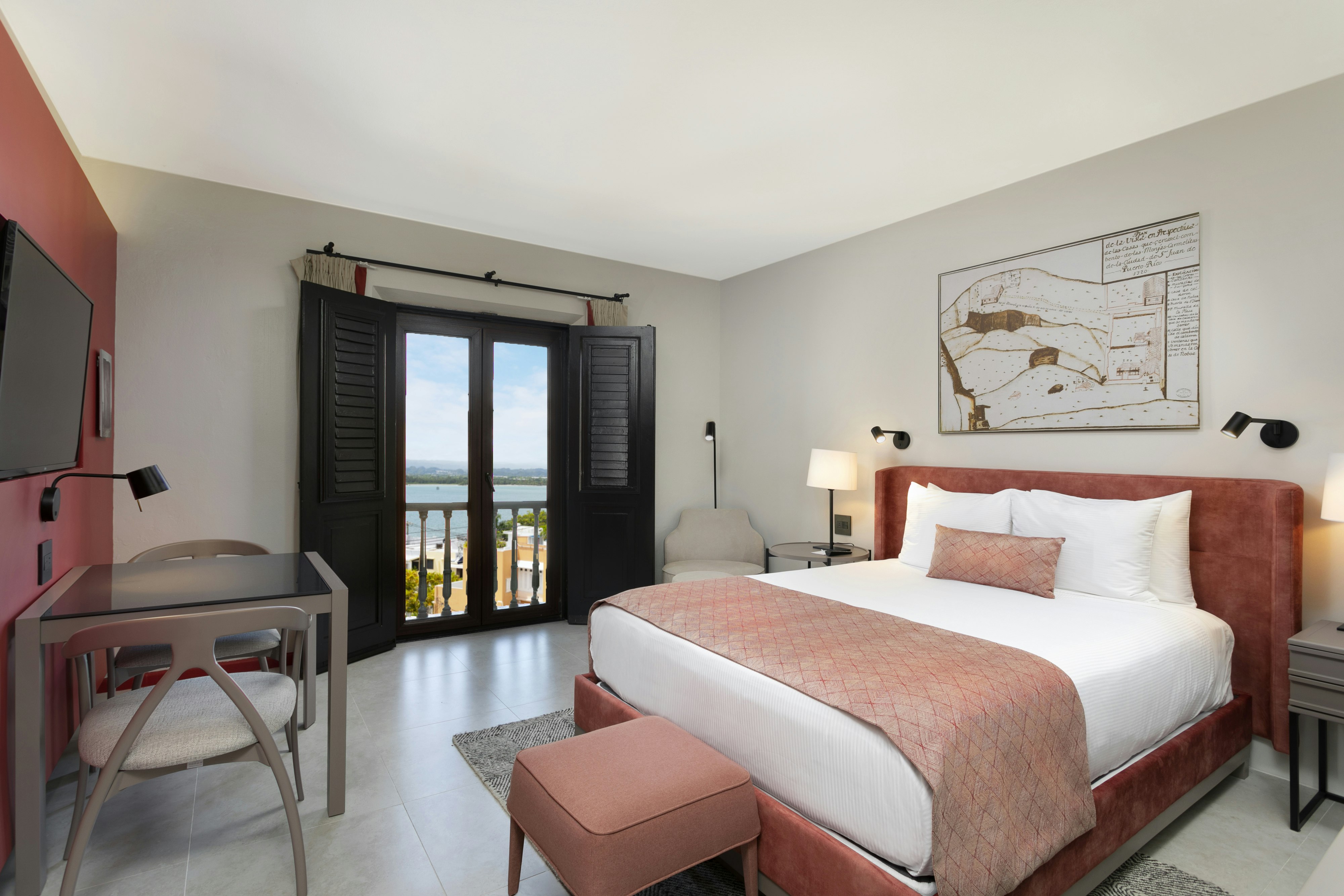 Queen Vista - Bedroom