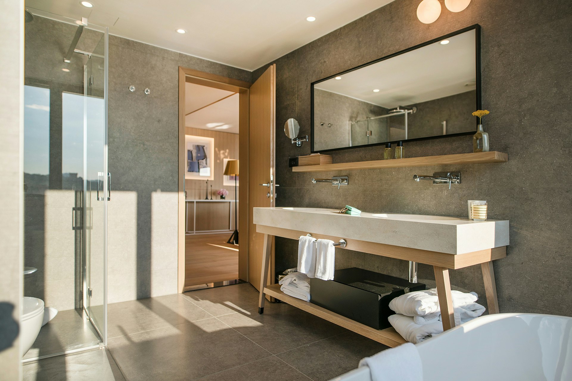 Deluxe Suite with Sea View and Balcony