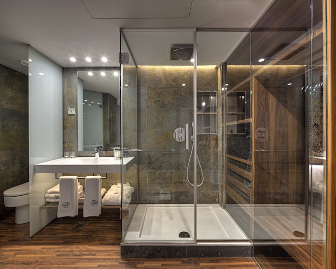 Junior Suite Bathroom