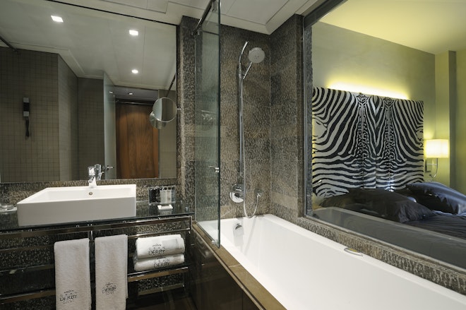 Deluxe Bathroom