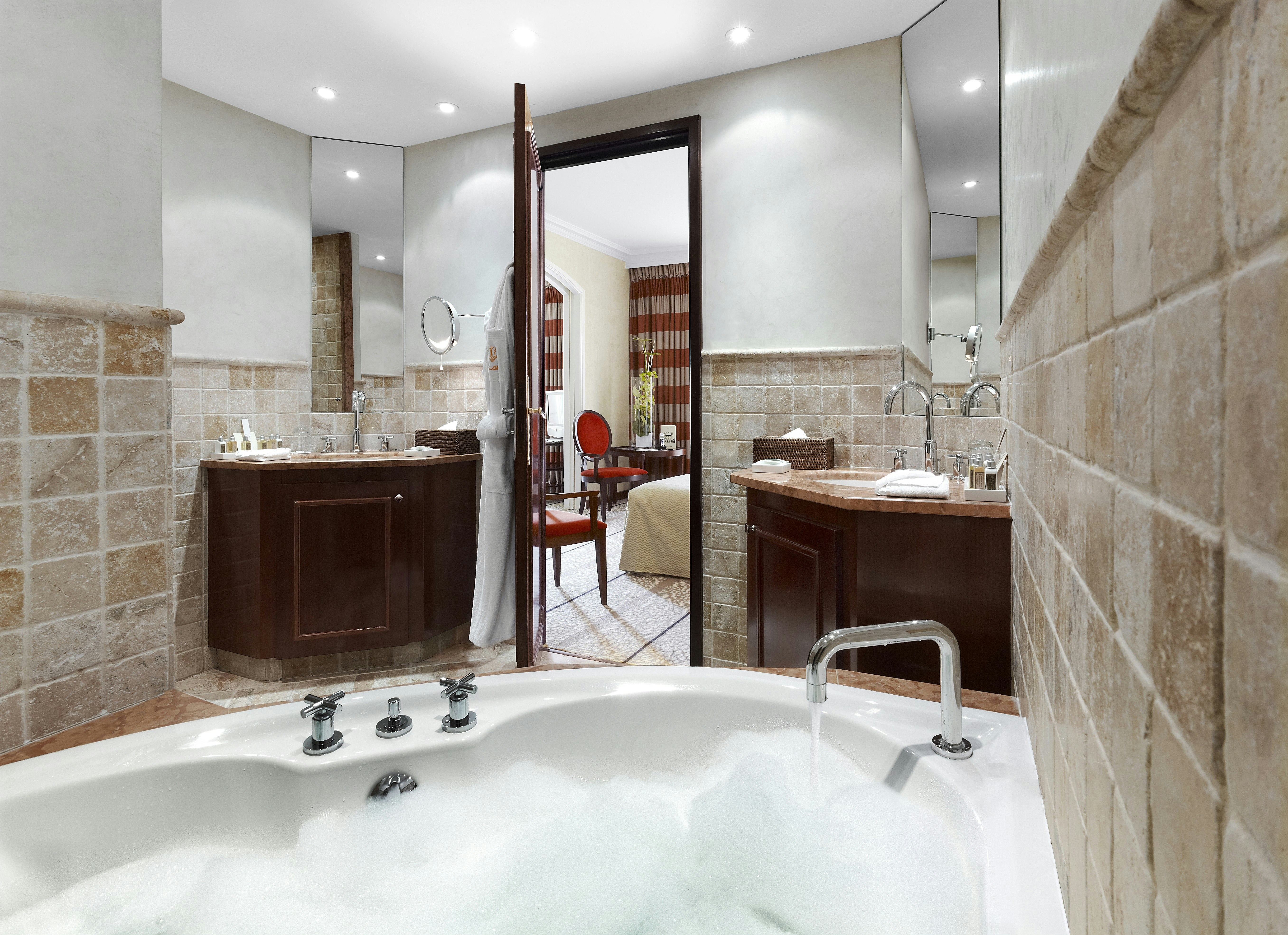 Suite Deluxe Bathroom