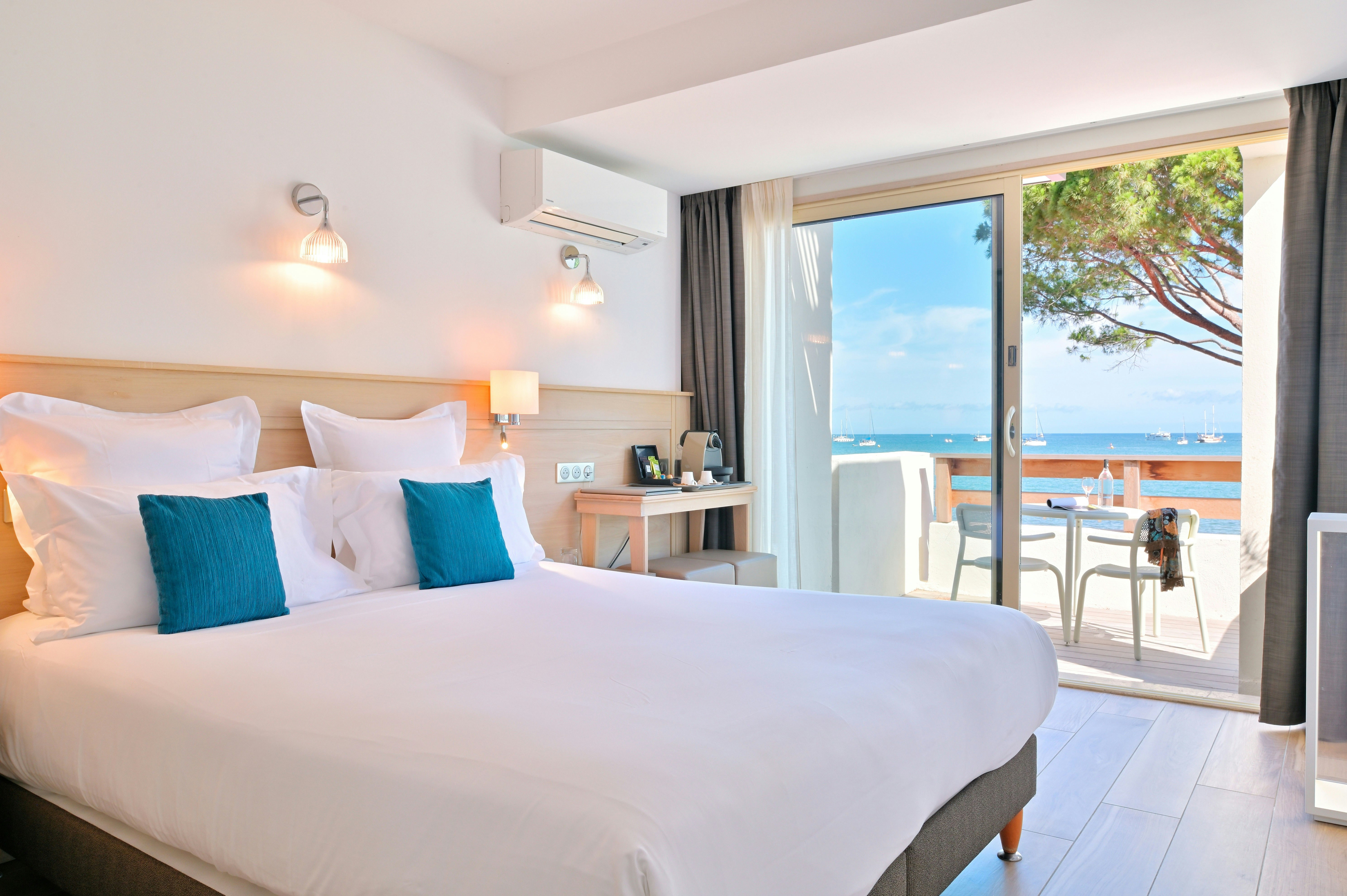 Sea View Balcony Room - Bedroom
