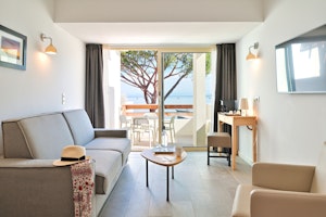 Sea Laterale Balcony Suite - Living Area