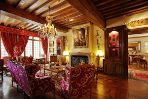 Chimney Lounge