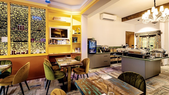 Lunchbox Restaurant - Vegetarian Dining