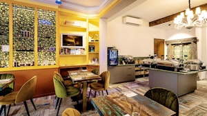 Lunchbox Restaurant - Vegetarian Dining