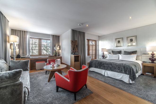 DELUXE SUITE - Bedroom & Living Area