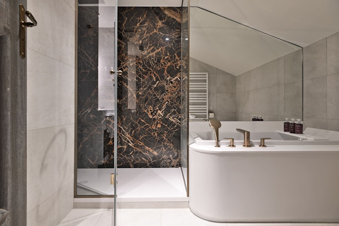 4 Bedroom Duplex Apartment Bathroom