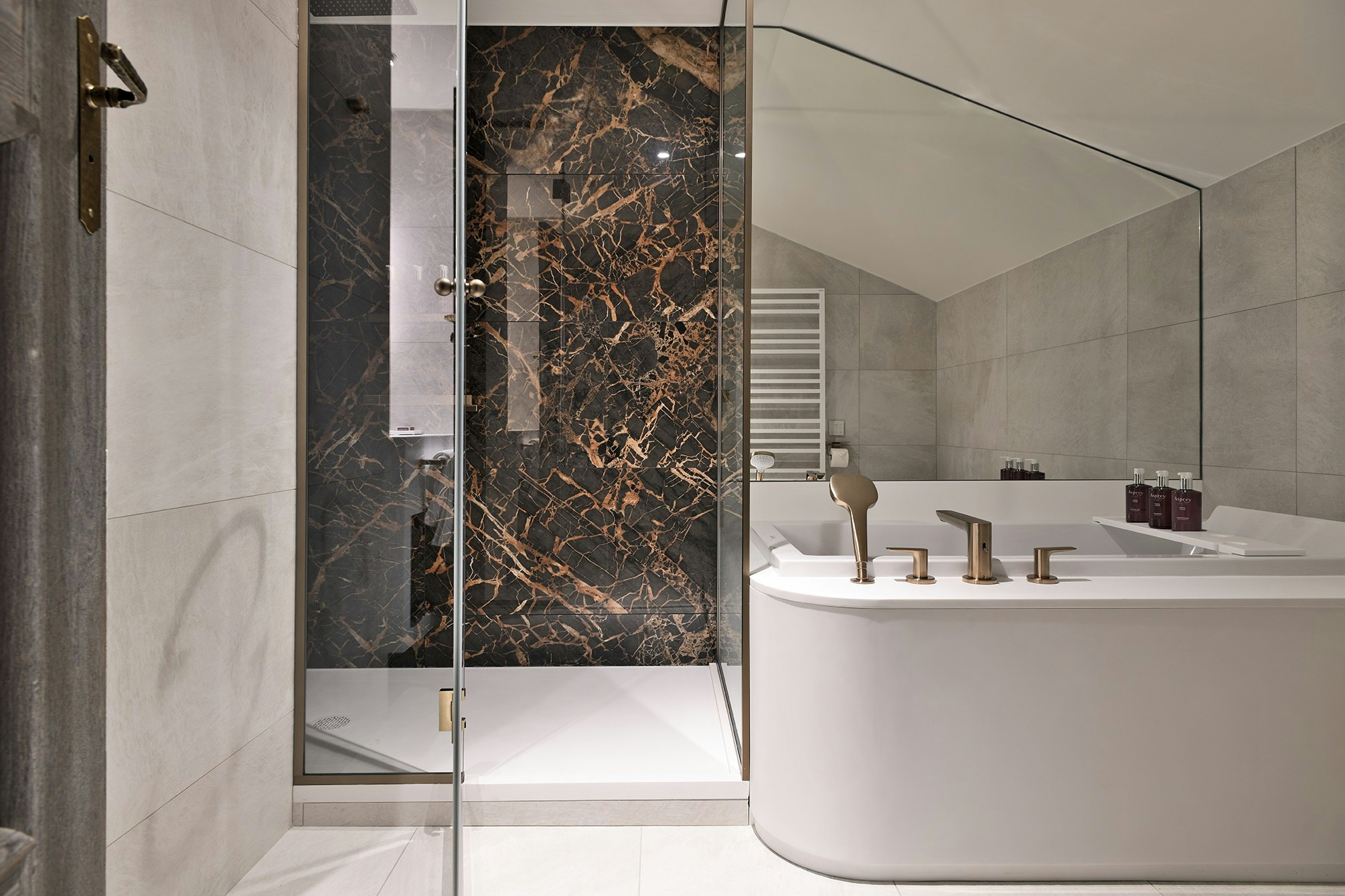 4 Bedroom Duplex Apartment Bathroom