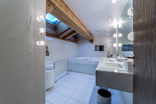 DUPLEX SUITE - Bathroom