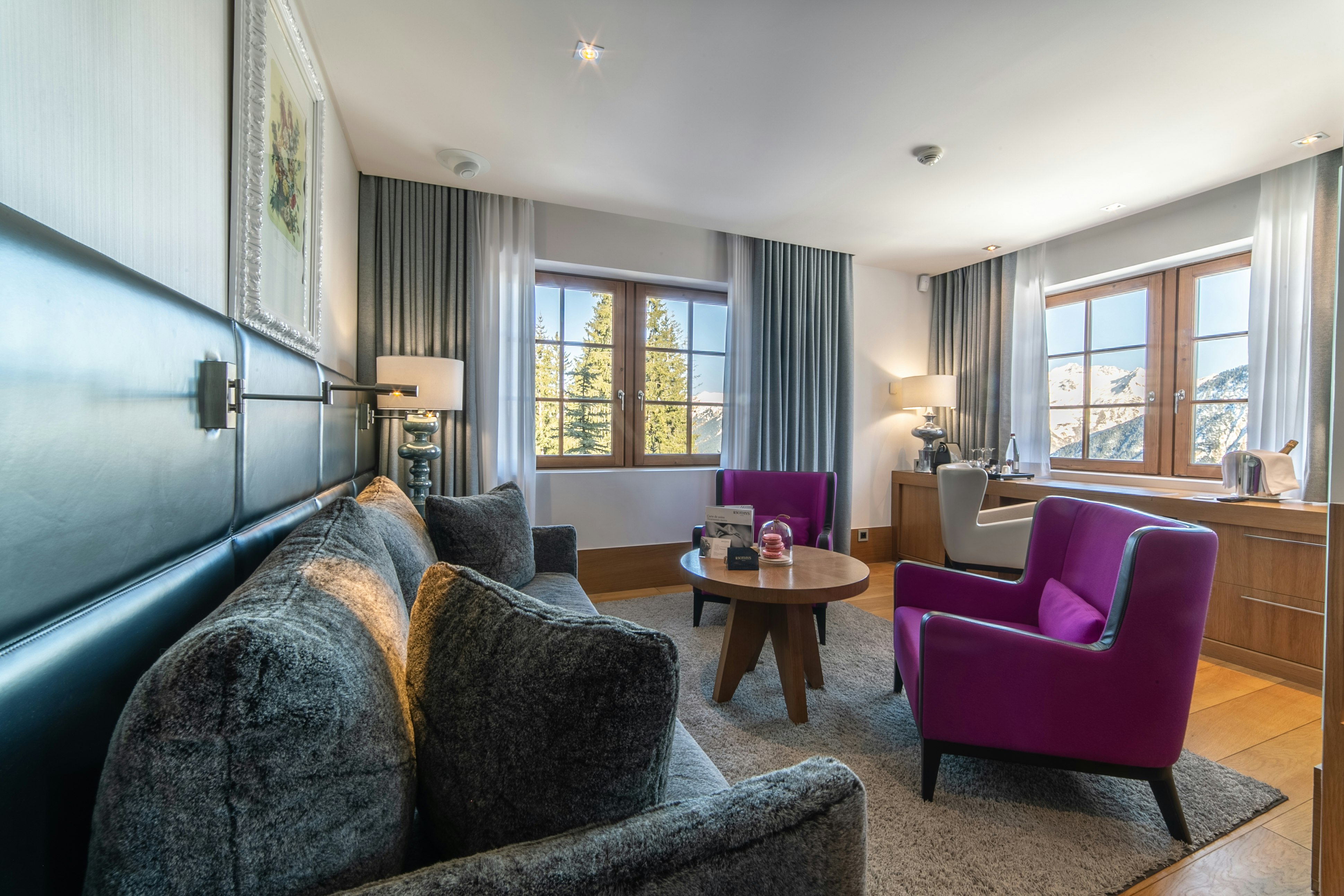 EXECUTIVE SUITE - Living Area