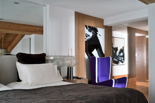 EXECUTIVE SUITE - Bedroom