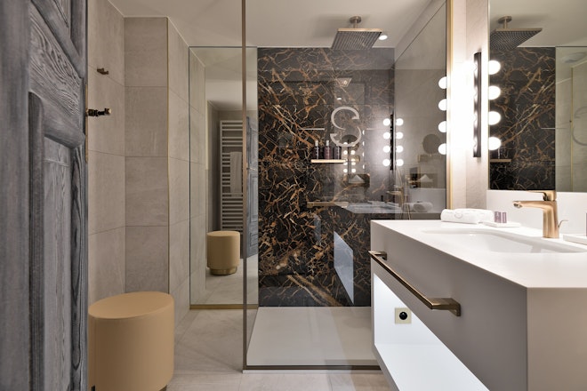 4 Bedroom Duplex Apartment Bathroom