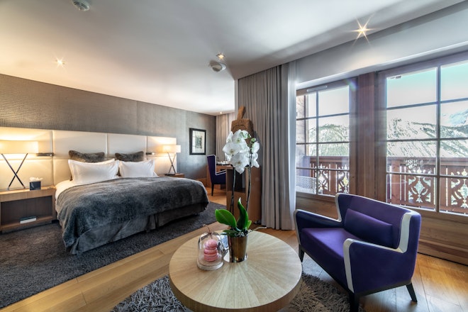 DELUXE SUITE - Bedroom