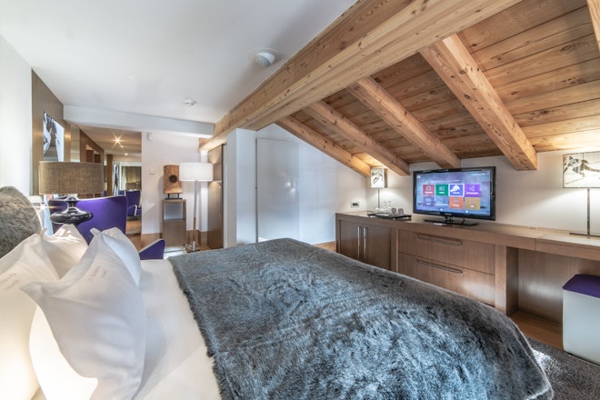 EXECUTIVE SUITE - Bedroom