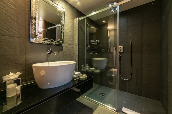 DUPLEX SUITE - Bathroom