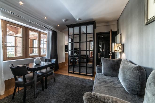 DELUXE SUITE - Living & Dining Area