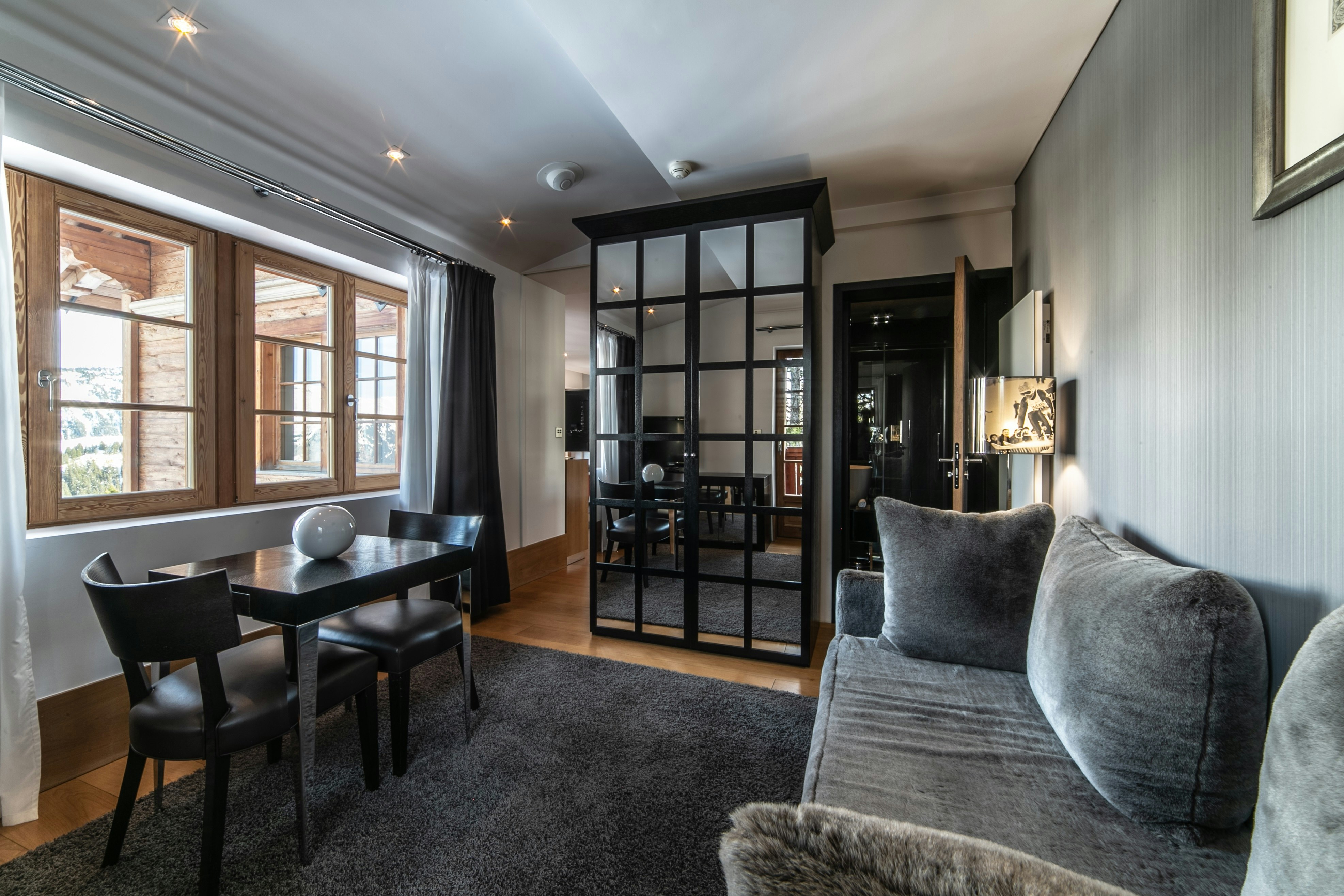 DELUXE SUITE - Living & Dining Area