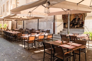 Restaurant Les Armures Terrace