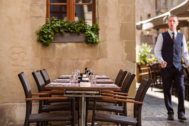 Restaurant Les Armures Terrace