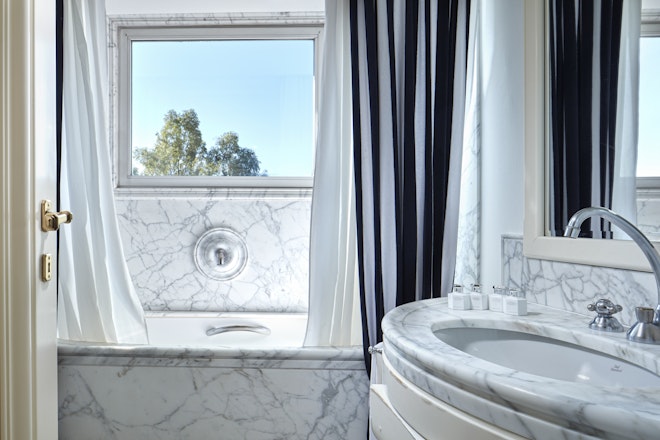 Terrace Suite Bathroom