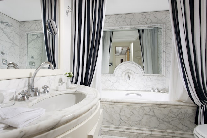 Suite Bathroom