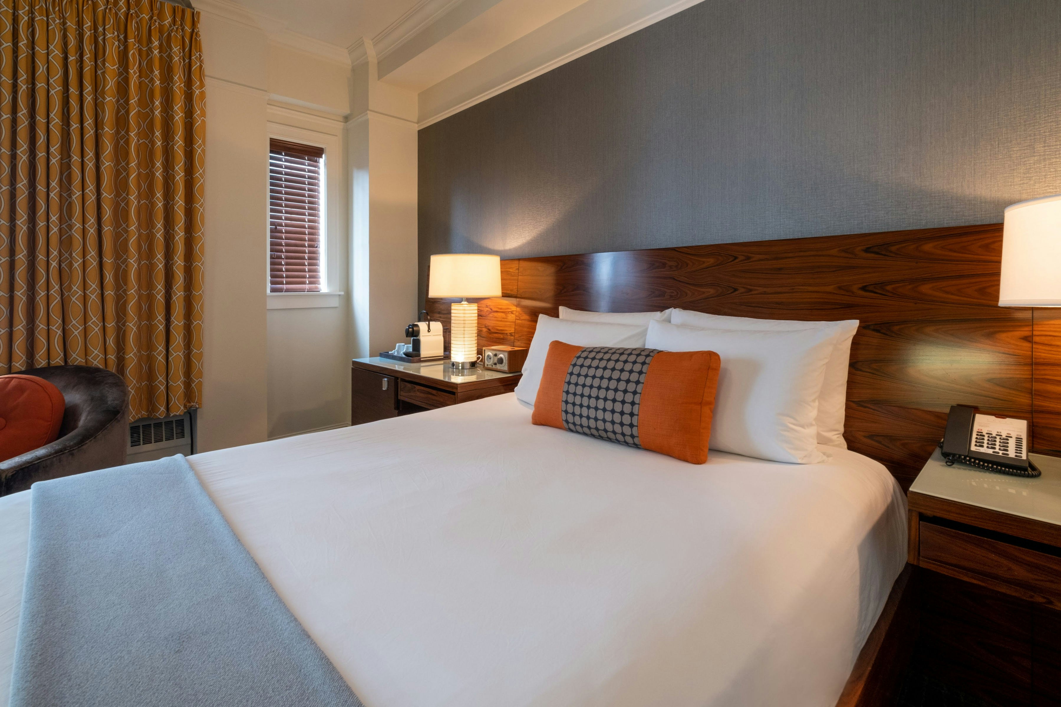 Deluxe Queen - Bedroom