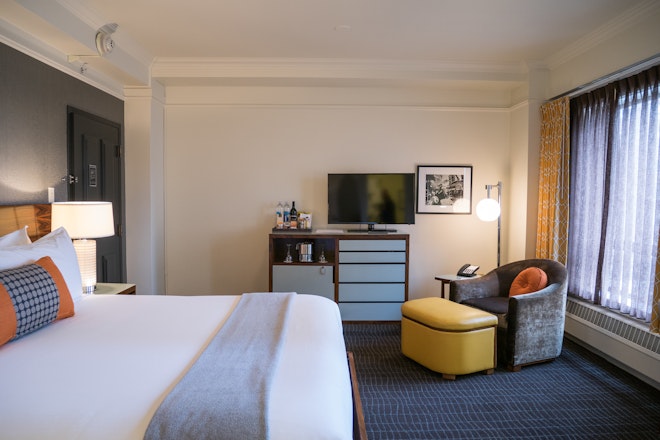 Premium Queen - Bedroom