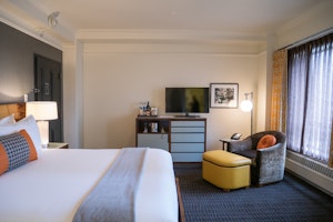 Premium Queen - Bedroom
