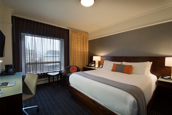 Deluxe King - Bedroom
