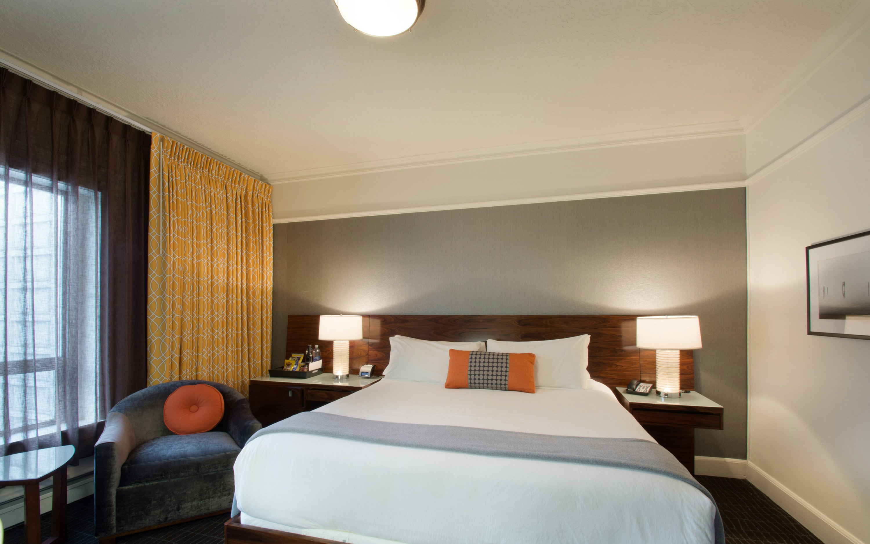 Deluxe King - Bedroom