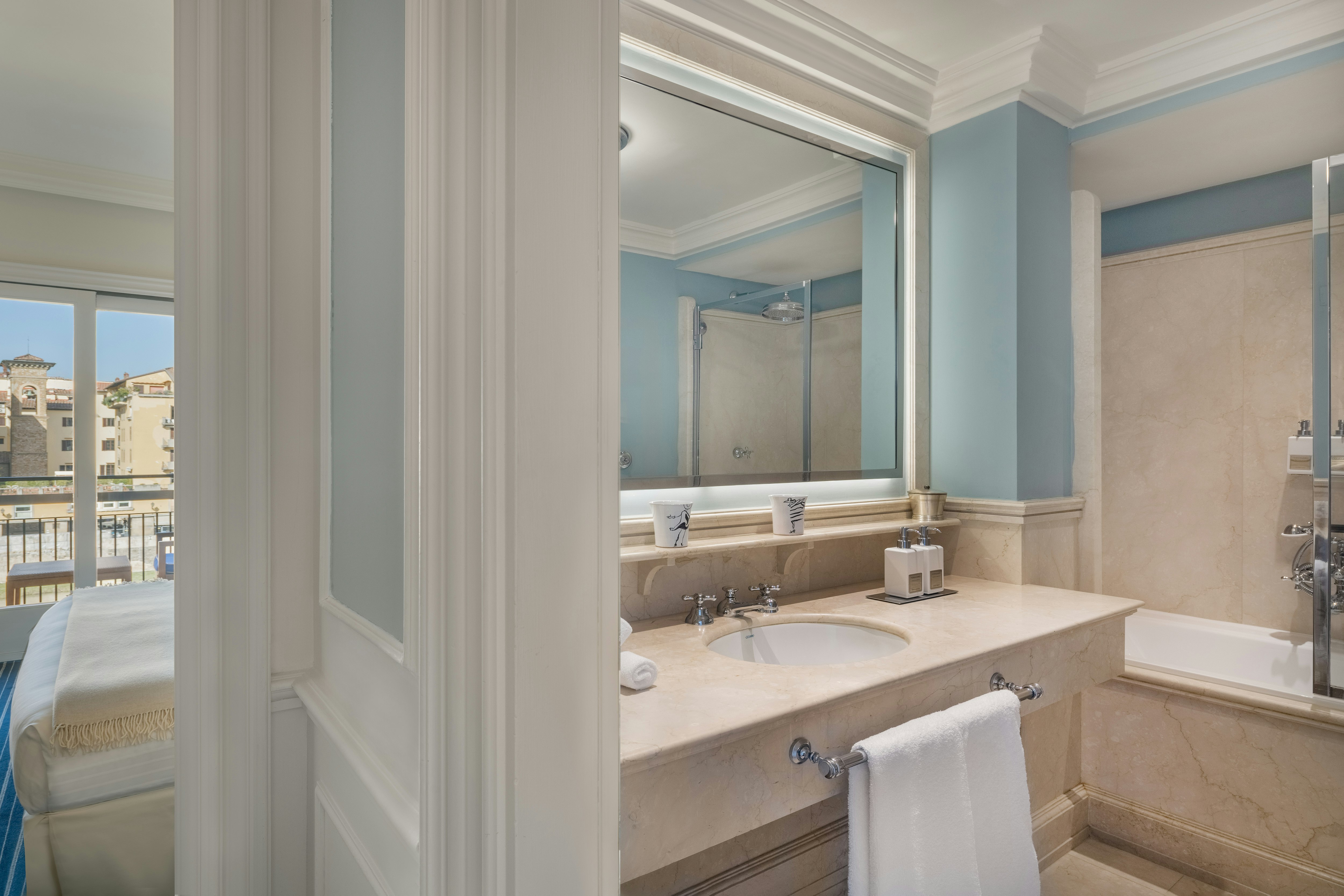 Deluxe Double River - Bathroom