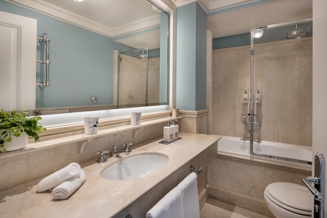 Deluxe Double River - Bathroom