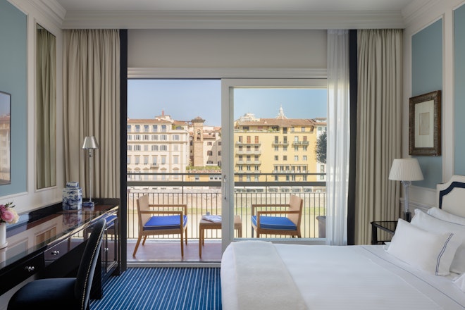 Deluxe Double River - Bedroom