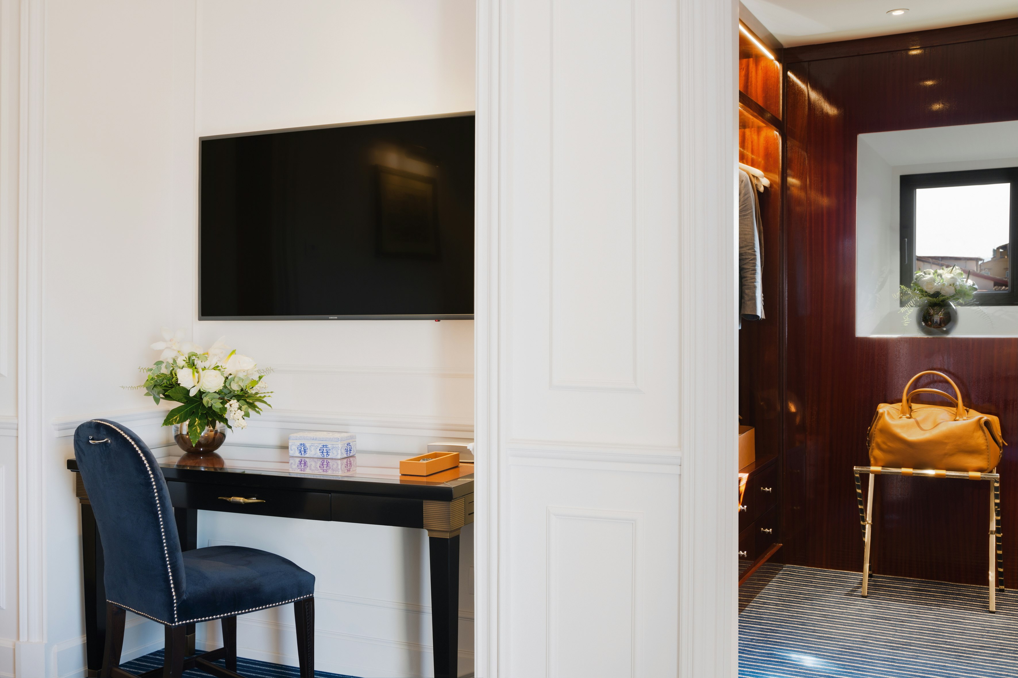 Roof Top Terrace Suite River View - Room Details