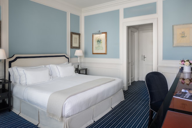 Deluxe Double River - Bedroom